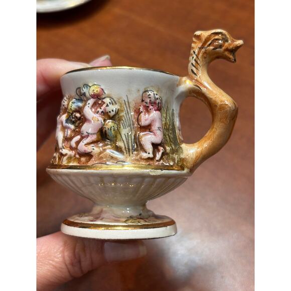 Miniature Demitasse Capodimonte Dragon Cherub Tea cup and saucers (Set of 2) - Picture 6 of 12